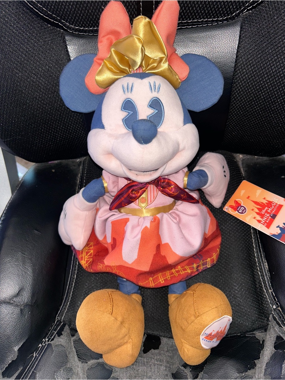 Minnie Mouse main attraction big thunder mountain plush